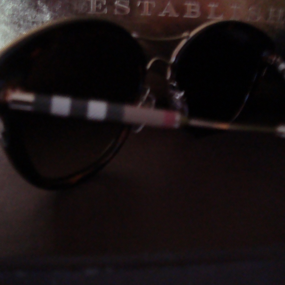 Worn once. Burberry B 4251-Q Cat Eye Sunglasses - Picture 3 of 6